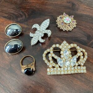 8 piece vintage jewelry lot
